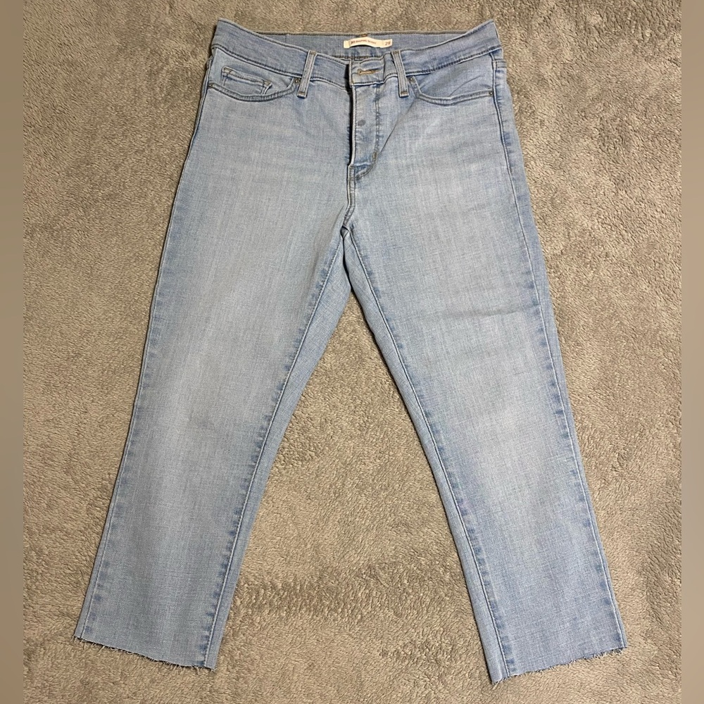 Levi's Women's Light Wash Cropped Jeans